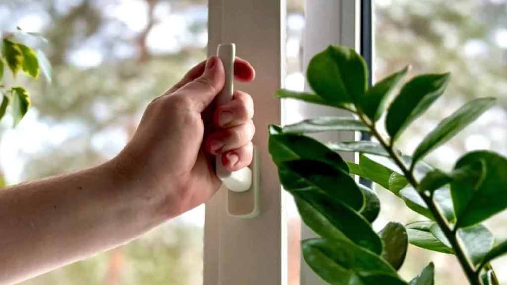 Avril  il faudra désormais ouvrir les fenêtres après 22 h pour une raison très précise