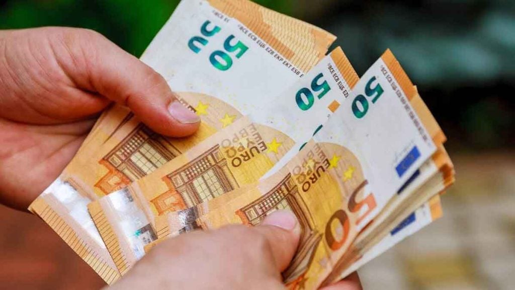 Bonne nouvelle : 7 millions de Français vont recevoir un virement exceptionnel de 833 € dans quelques jours