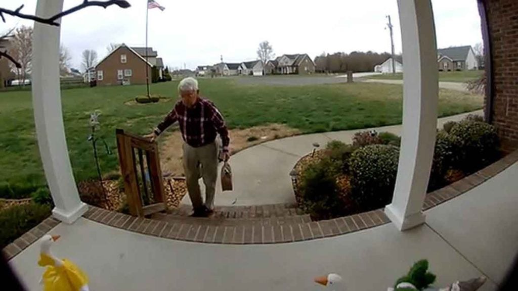 « Il mérite de se reposer » une Américaine décroche 800 000 dollars pour la retraite d’un livreur de 78 ans