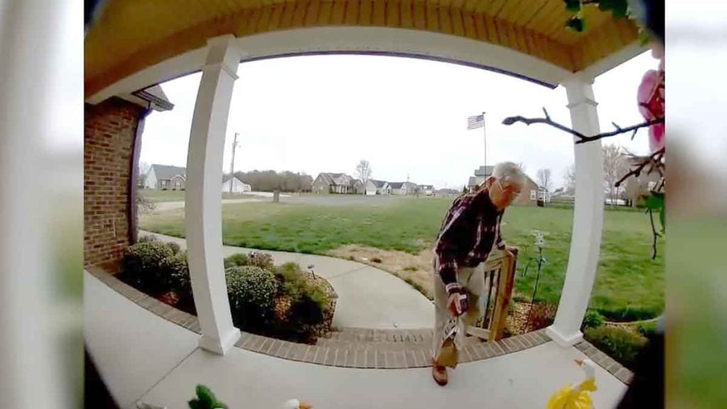 « Il mérite de se reposer »  une Américaine récolte 800 000 dollars pour la retraite d’un livreur de 78 ans