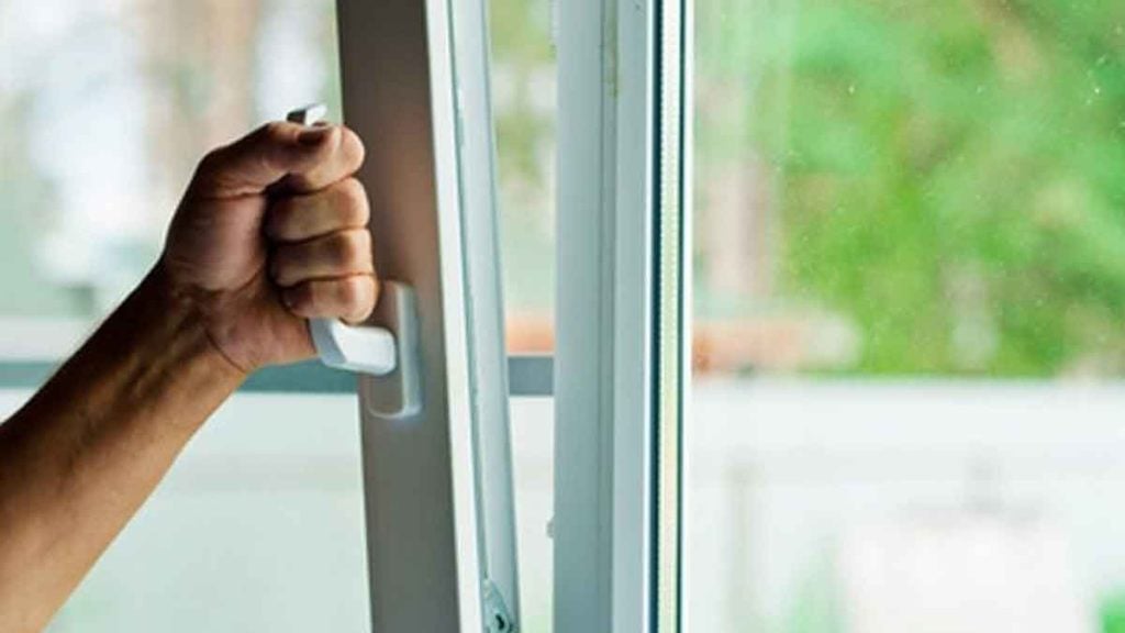 Pourquoi il est désormais risqué d’ouvrir ses fenêtres entre 11 h et 16 h en mars