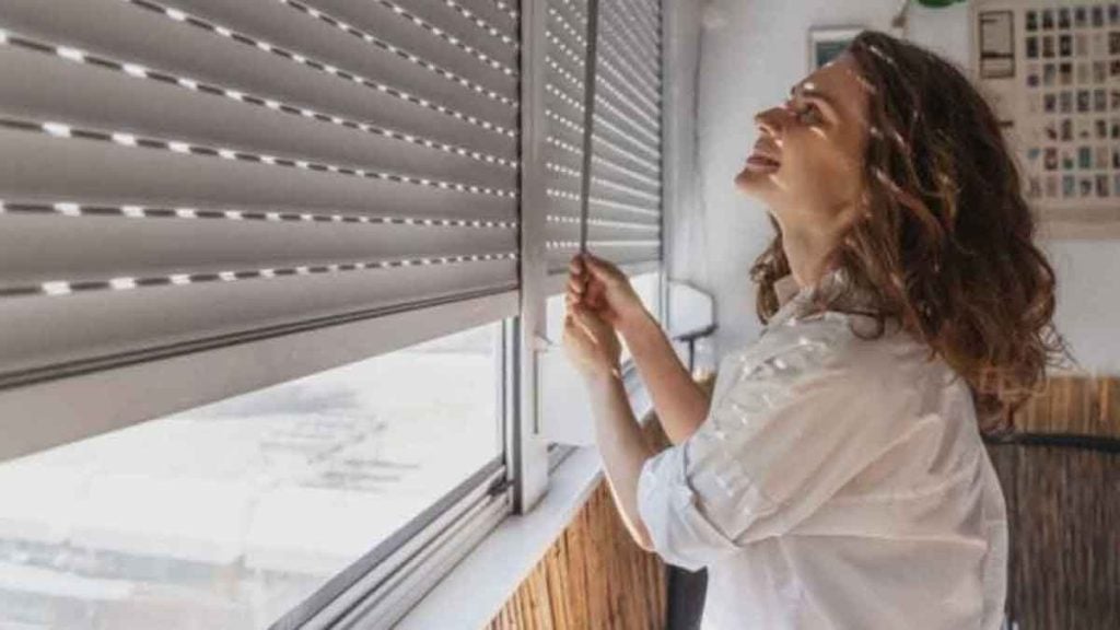 Pourquoi il ne faut jamais fermer vos volets à 18 h exactes durant le mois de mars