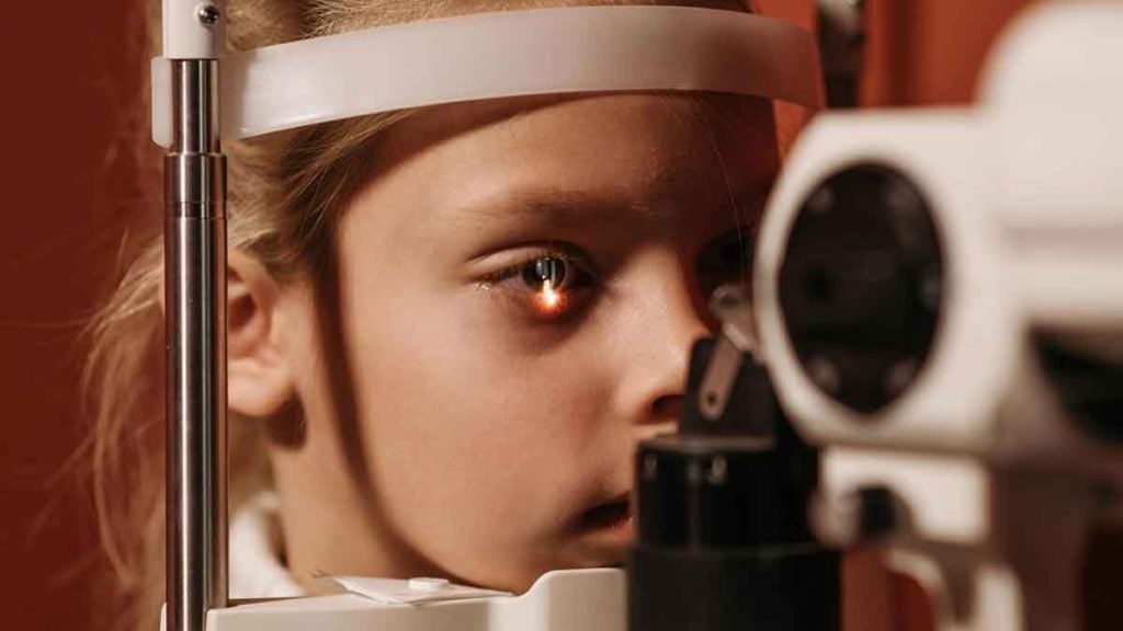 Un ophtalmologiste parisien suspendu six mois pour avoir signé des ordonnances sans examiner ses patients