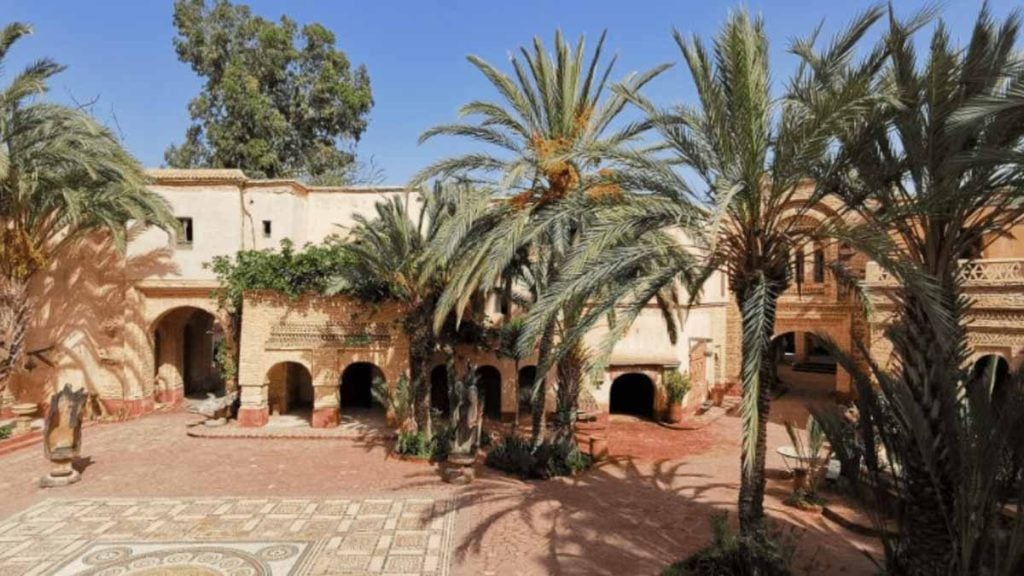 « On vit mieux ici qu’en France avec une mini-retraite »  voici la ville africaine où les retraités français s’installent chaque année