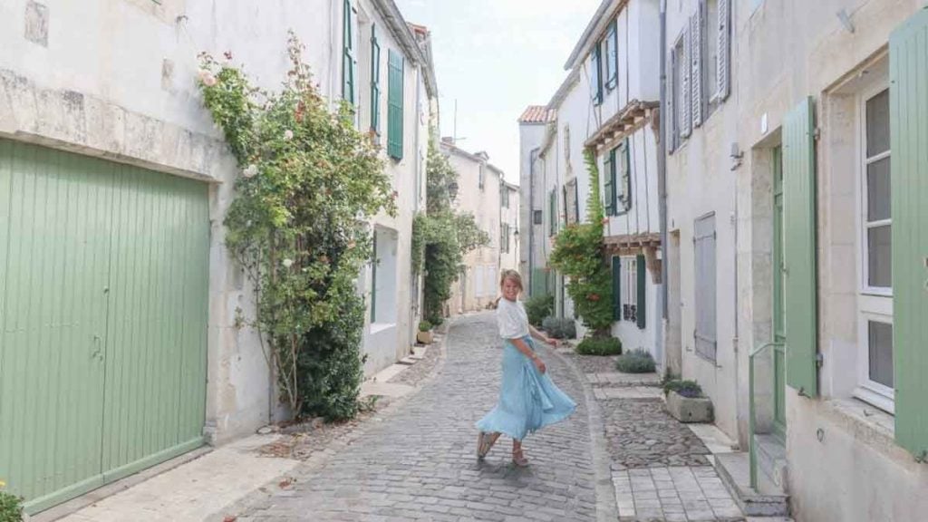 Patrick Chesnais  « Le village est magnifique », sa incroyable maison à l’Île de Ré où il vit avec son épouse Josiane